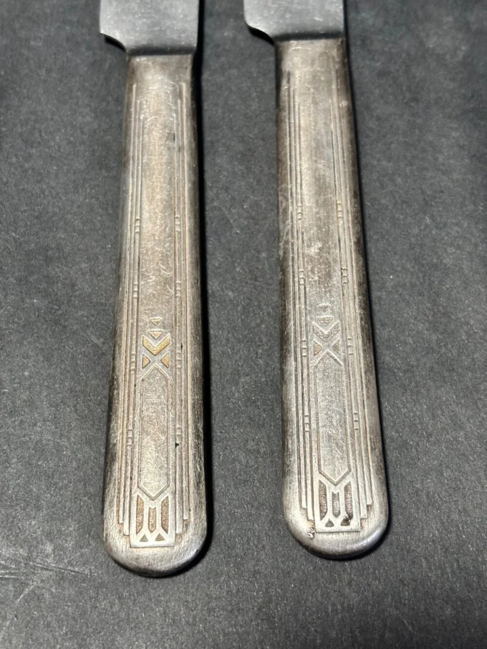 Vintage 30s Tudor Stainless Friendship Madallion Pattern Knives Set Of 2